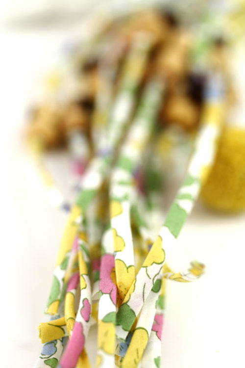 (image pour) Bracelet de vœu à nouer Liberty Betsy Mimosa