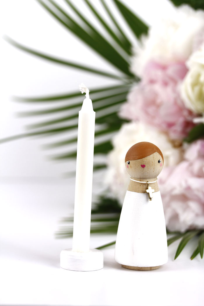 Grande Figurine Bois Célébration fille Blonde + Bougie (image pour) Grande Figurine Bois Célébration fille Blonde + Bougie