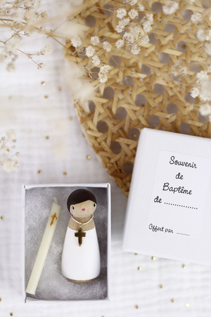 (image pour) Petite Figurine Bois Fille Brune / Châtain